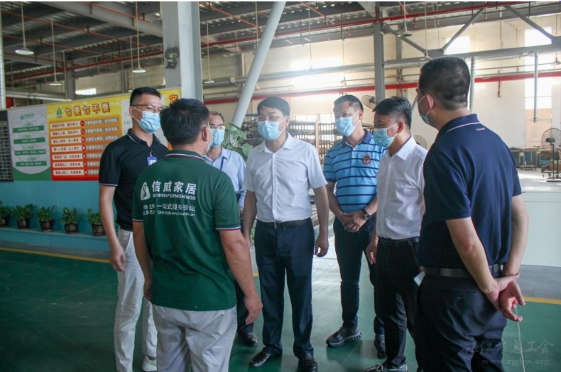 湛江市人大副主任、總工會(huì)主席李更盛率隊(duì)到信威集團(tuán)開(kāi)展勞模慰問(wèn)活動(dòng)